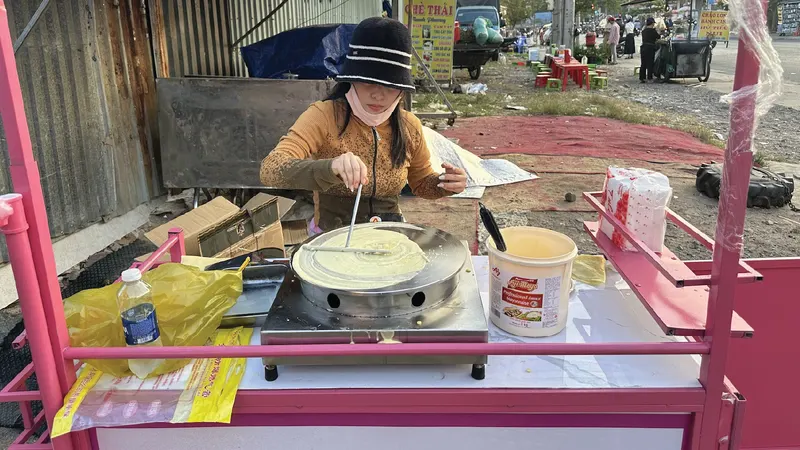 Khách hàng Chị Hương bán bánh cờ rếp tại Bình Dương