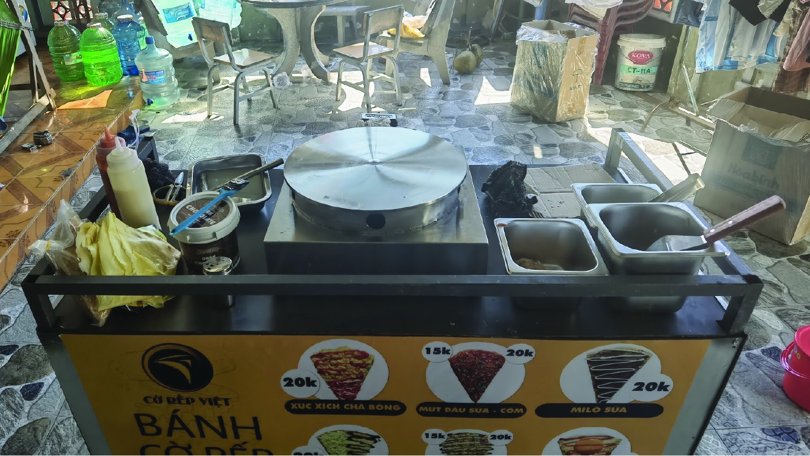 Khách hàng Chị Mai bán bánh cờ rếp tại Vũng Tàu