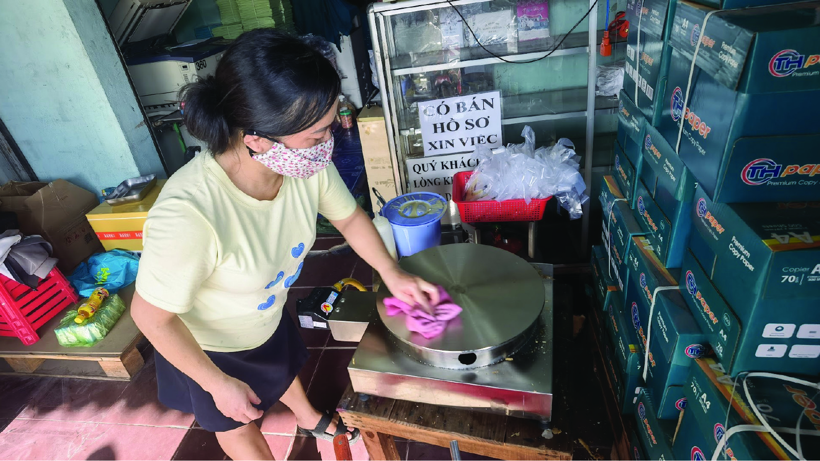 Khách hàng Chị Xuân bán bánh cờ rếp tại Cần Thơ