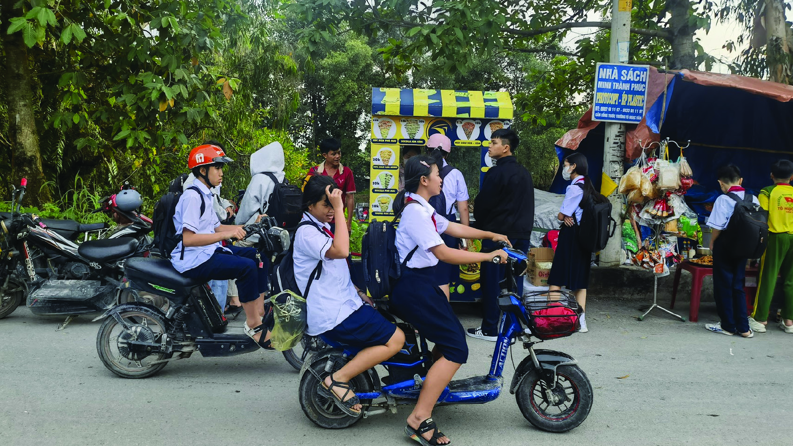 Khách hàng Chị Phương bán bánh cờ rếp tại Hà Nội